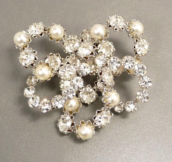 Signed Schreiner NY Rhinestone & Faux Pearl Brooch - image 7