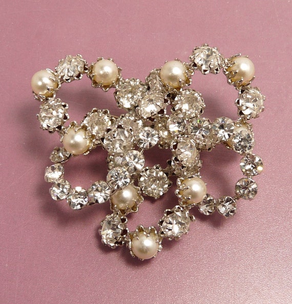 Signed Schreiner NY Rhinestone & Faux Pearl Brooch - image 1
