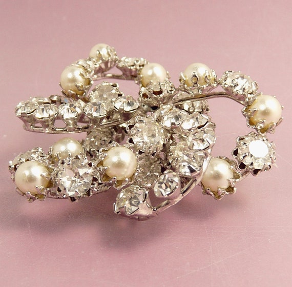 Signed Schreiner NY Rhinestone & Faux Pearl Brooch - image 2