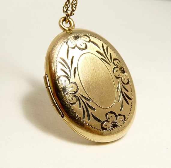 Beautiful Vintage Oval Gold Filled Locket with Fluted Floral Engravings