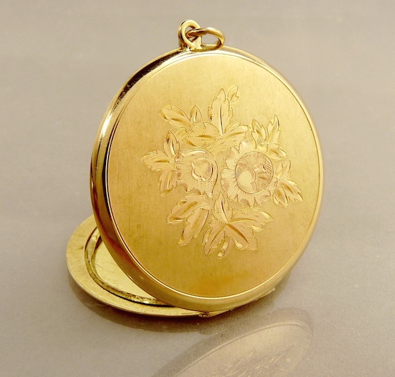 Lrg Vintage 14K Gold Locket Pendant Etched Floral… - image 1