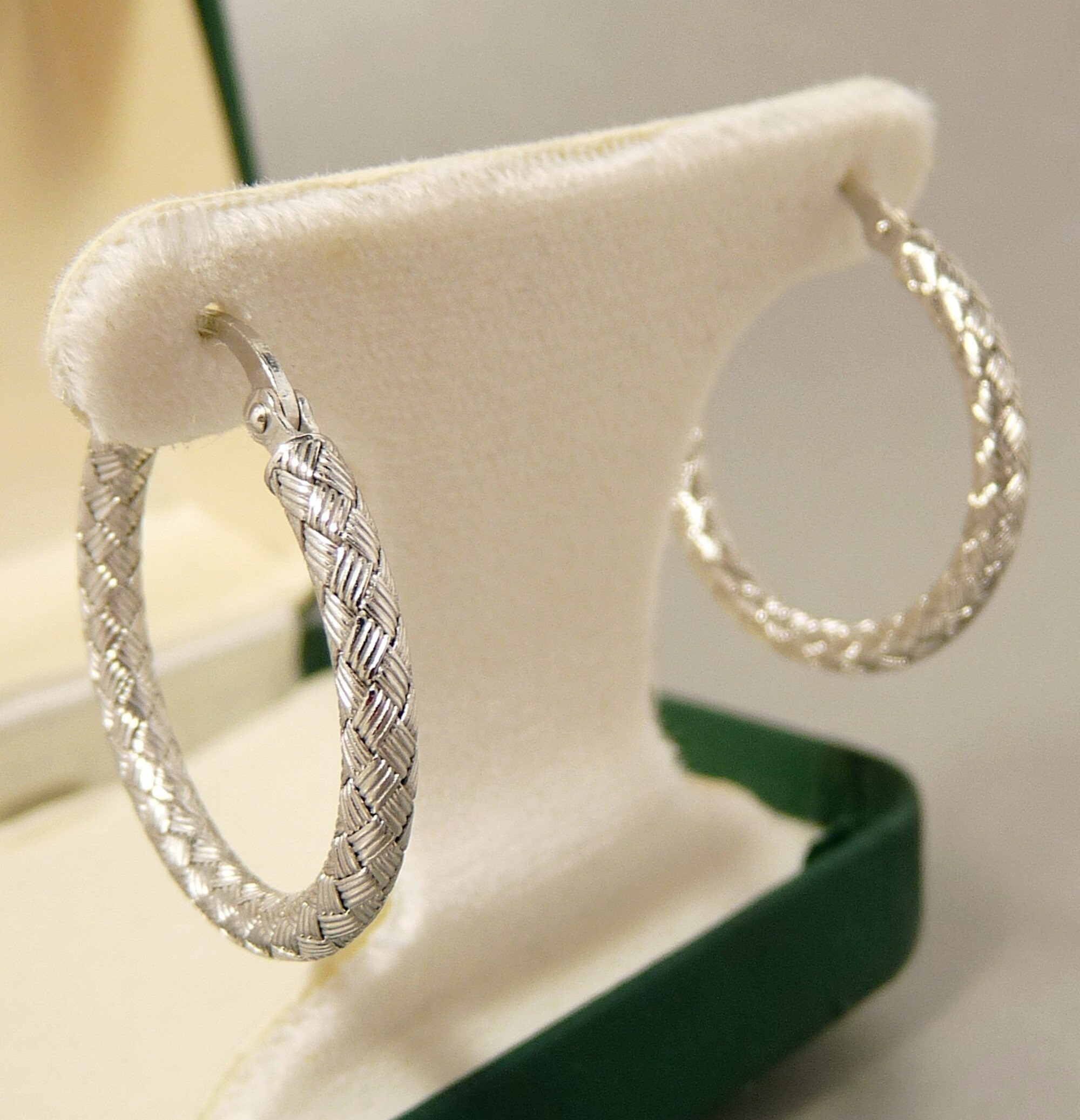 Italy 750 18K White Gold Hoop Earrings - Etsy Italy 750 18K White Gold Hoop Earrings - Etsy