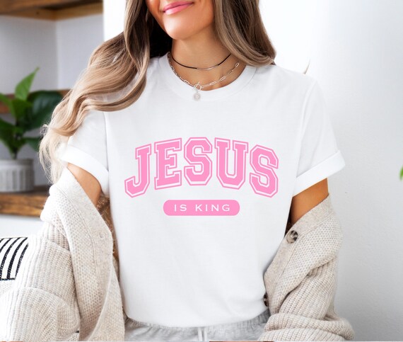 Jesus is King Christian Womens T Shirt, Faith Based Bible Tee Gift Idea for Casual Church Wear, Christian College Graduation Outfit Gift