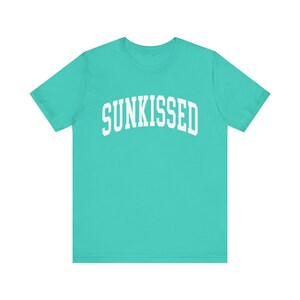 Sunkissed Ladies Vacation Tee, Koszulka Summer Vibes dla miłośników plaży, Luźny, obszerny damski T-shirt na prezent dla niej, Koszulka z grafiką Ocean Coastal zdjęcie 7