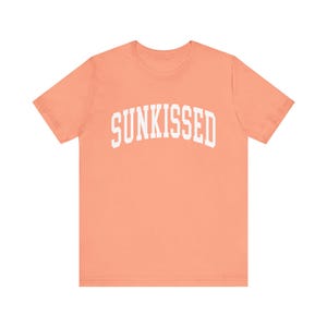 Sunkissed Ladies Vacation Tee, Koszulka Summer Vibes dla miłośników plaży, Luźny, obszerny damski T-shirt na prezent dla niej, Koszulka z grafiką Ocean Coastal zdjęcie 3