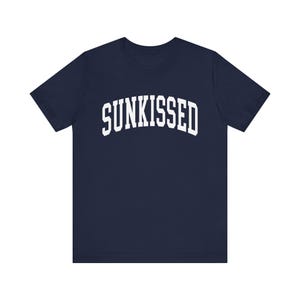 Sunkissed Ladies Vacation Tee, Koszulka Summer Vibes dla miłośników plaży, Luźny, obszerny damski T-shirt na prezent dla niej, Koszulka z grafiką Ocean Coastal zdjęcie 10