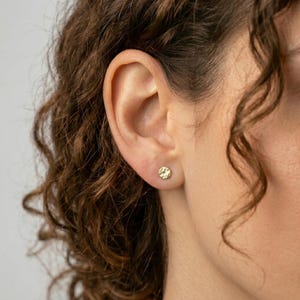 14k Solid Gold Stud Earrings, 4mm Hammered Disc Studs, Tiny Stud Earrings, Dainty Gold Earrings Dots, Minimalist Earrings Handmade Mom Gift