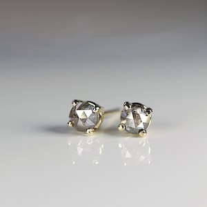 Salt and Pepper Diamond Stud Earrings, Salt and Pepper Diamond Earrings, 14k Gold Stud Earrings, Unique Minimal Natural Diamond Studs
