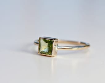 Princess Cut Peridot Ring 14k Gold,Handmade Bezel Set Ring, August Birthstone Ring, Art Deco Gemstone Ring, Minimalist Jewelry