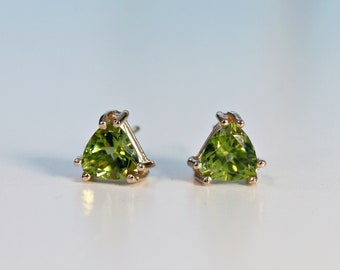 14k Gold Peridot Earrings, Trillion Peridot Stud Earrings, Gold Gemstone Studs, Peridot Jewelry, Green Gemstone Earrings, August Birthstone