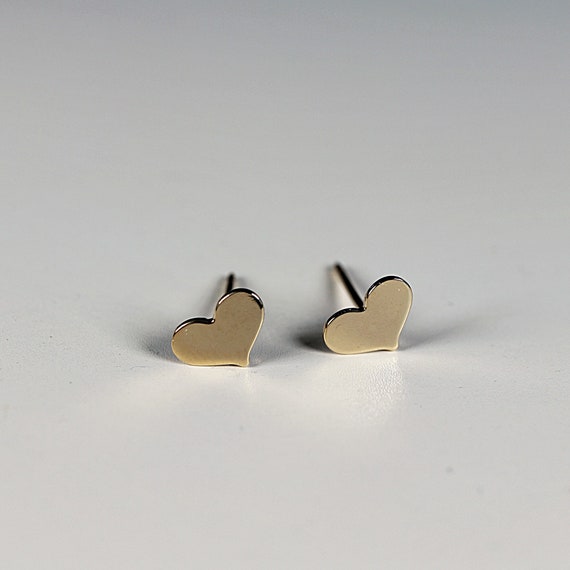 Gold heart stud discount