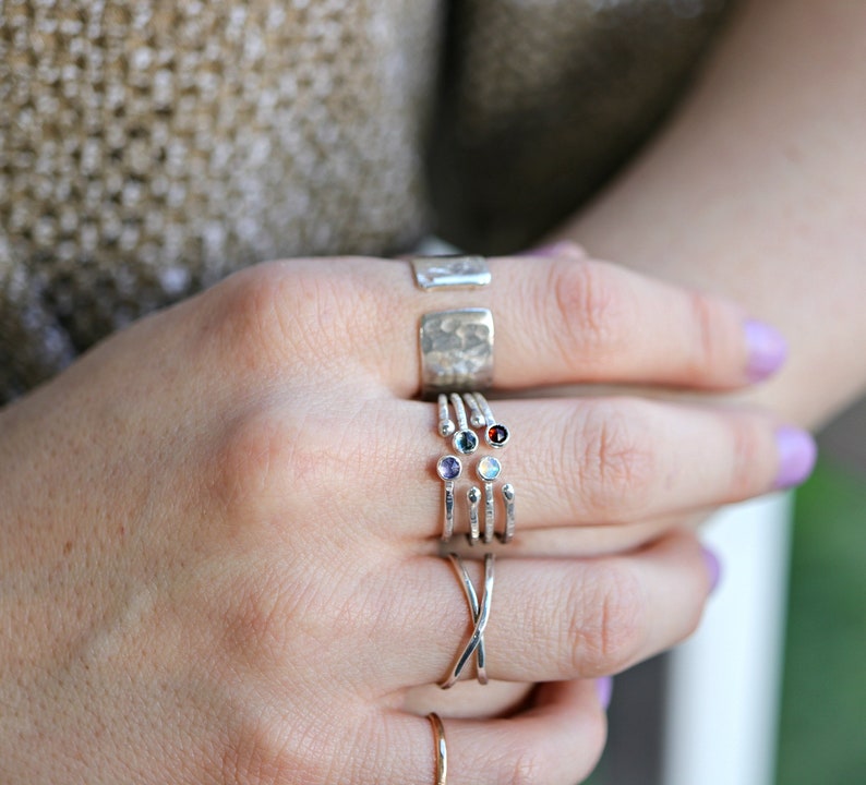 Vet brede zilveren ring, sterling zilveren sigaar band, gepersonaliseerde Chunky gehamerd zilveren open ring, Boho statement ring, beste vriend cadeau afbeelding 5