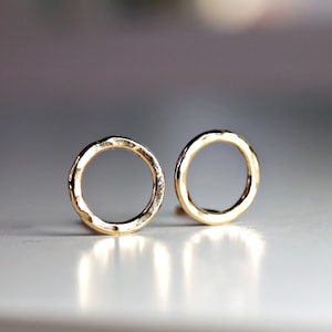 Open Circle Stud Earrings 14k Solid Gold, Modern Hammered Gold Tiny Circle Studs, Yellow Gold or Rose Gold Stud Earrings, Gift For Her