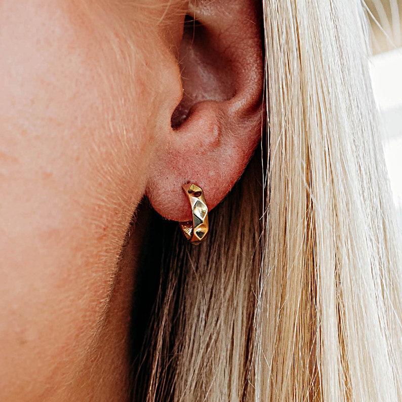 Geometric Textured Gold Huggies 14k Solid Gold, Mini Gold Open Hoops Huggies, 12mm Open Thick Hoops Earrings, Mini Huggie Earrings image 2