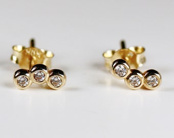 Pendientes trepadores delicados con circonitas cúbicas engastadas, pendientes de racimo delicados, pendientes de tres piedras (individual o en par), regalo para la vuelta al cole