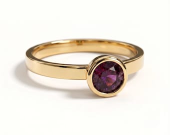 Round Lab Alexandrite Ring 14k Gold Bezel Set, 5mm Alexandrite Ring, Thick Hammered Gold Band, Color Change Gemstone Ring, Statement Ring