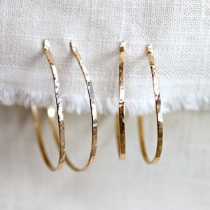 2 Inch Gold Hoop Earrings, Hammered Gold Hoops, Gold Filled Hoop Earrings, Large Hoop Earrings, Jewelry Gift for Her, Gift for Best Friend afbeelding 8