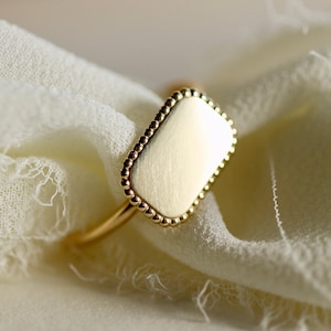 Engraved Signet Ring 14k Solid Gold Rectangle Custom Signet Ring, Monogrammed Personalized Name Ring, Gift for Wife, Statement Ring