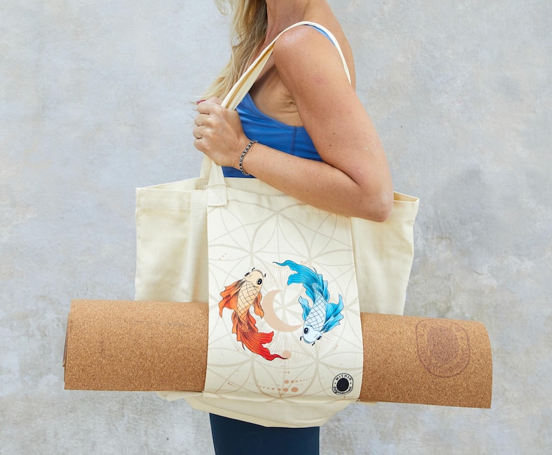 Bolsa de Yoga em Lona de Algodão Orgânico: Porta-Tapete de Yoga Beige (Koi Fish)