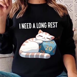 Minimalistisches D&D-Katzen-Shirt, Katzen-D&D-Shirt, Geschenk für geistige Gesundheit, TTRPG, Rollenspiel-T-Shirt, ich brauche eine lange Pause, Unisex-T-Shirt, Game Masters, Gamer D & D