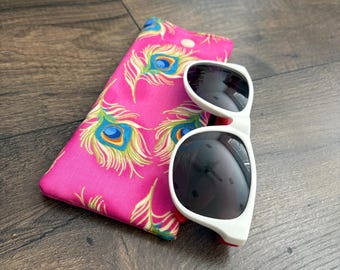 Handmade Cotton Glasses Pouch – Peacock Feathers on hot pink