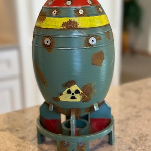 Fallout 4, Mini Nuke, Prop, Replica *Aged Secret Stash
