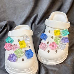 Niedlicher Cube Clog Anhänger, Schuhanhänger, Schuhzubehör