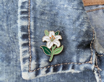 Weiße Lilie Emaille Pin Elegante Blumen Anstecknadel