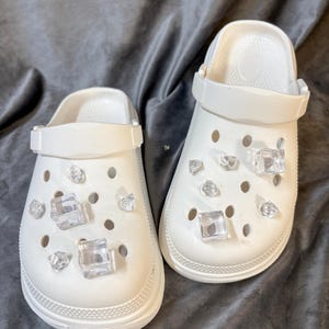 Niedlicher Cube Clog Anhänger, Schuhanhänger, Schuhzubehör