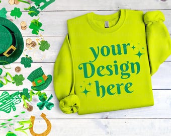 Maqueta de sudadera Gildan 18000 Safety Green Maqueta de St Patricks Maqueta de sudadera Gildan 18000 Maqueta de sudadera Nueva maqueta de suéter verde Gildan 18000