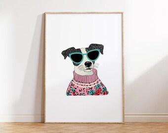 Könnte beinhalten: Ein schwarz-weißer Hund mit türkisfarbenen Sonnenbrillen und einem rosa Pullover mit schwarzen und weißen Punkten und roten Blumen. Der Hund schaut direkt auf den Betrachter.