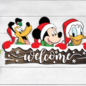 Cartello per porta di Natale con topo e amici in formato Svg, cartello di benvenuto di Natale in formato SVG, cartello per porta di Natale in cartone animato in formato Svg, decorazioni natalizie, Glowforge Files in formato Svg