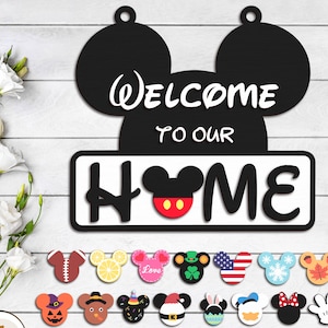 Benvenuti nel nostro cartello per porta di casa in formato SVG, testa di topo dei cartoni animati, cartello di benvenuto in formato Svg, appendiabiti intercambiabile per porta di Natale in formato SVG, Glowforge Files in formato Svg