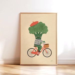 Könnte beinhalten: Ein gerahmter Kunstdruck mit einer grünen Brokkoli-Figur mit Schnurrbart, die ein rotes Barett und ein schwarz-weiß gestreiftes Shirt trägt und auf einem roten Fahrrad mit einem kleinen braunen Weidenkorb am Lenker auf beigem Hintergrund fährt.