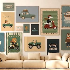 Puede incluir: Una colección de impresiones artísticas enmarcadas con personajes de animales en vehículos y diversas escenas. Las impresiones incluyen un perro en un scooter, un león en una motocicleta y un gato en un monopatín. El texto incluye "Adventure Awaits" y "Shine Bright."