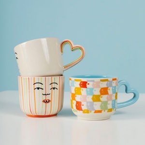 Tasse avec visage en forme de larme Poignée coeur Cadeau de Saint-Valentin Tasse à café unique image 1