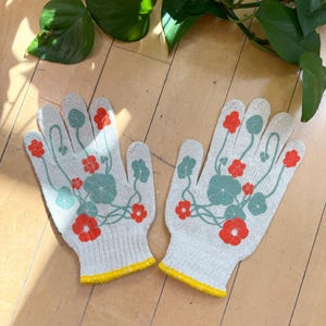 New! Nasturtiums Gardening Gloves