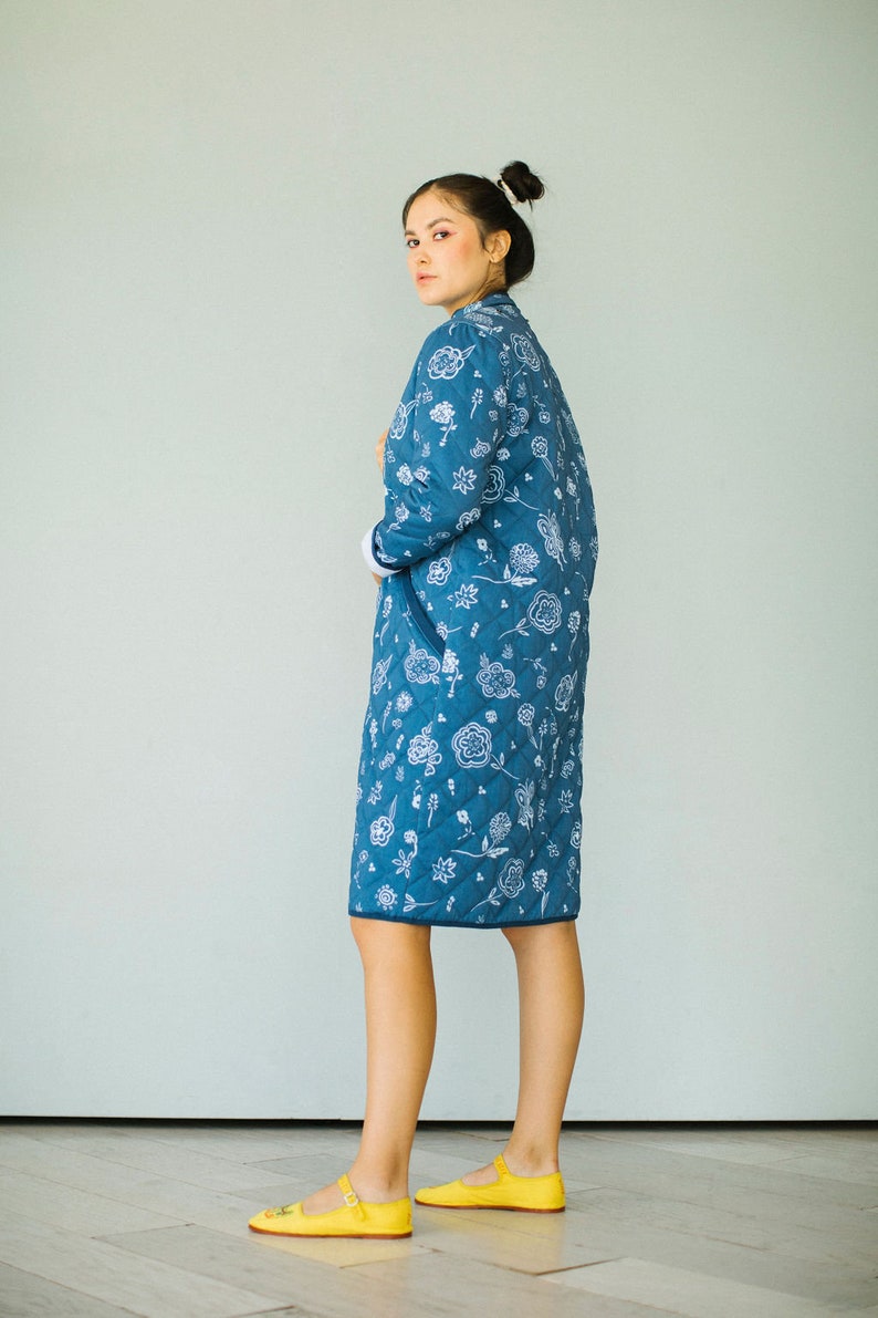 Le manteau matelassé de Pékin Blue Floral image 8