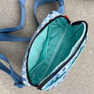 Neu Blaue Bauchtasche mit Multi-Karo-Gesicht Gürteltasche Karierte Tasche Recyceltes Nylon Regenbogen Multi-Karo Gürteltasche Bild 9