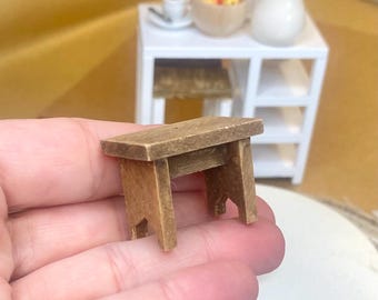 Miniatuur houten opstapje – poppenhuismeubilair: schaal 1:12 l keukenaccessoire