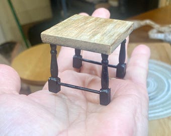 Meuble en bois à l'échelle 1:6 avec verre en relief, meuble miniature – Small Jolly
