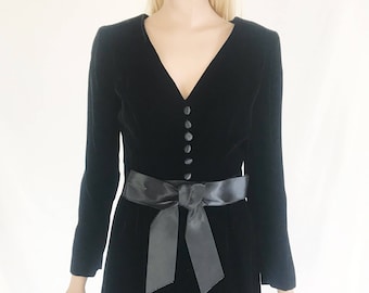 Vintage 60's Black Velvet Dress. Size Small