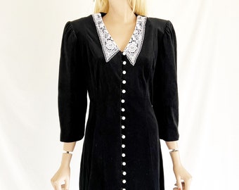 Vintage Black Velvet and Lace MIDI Dress. Women’s Medium