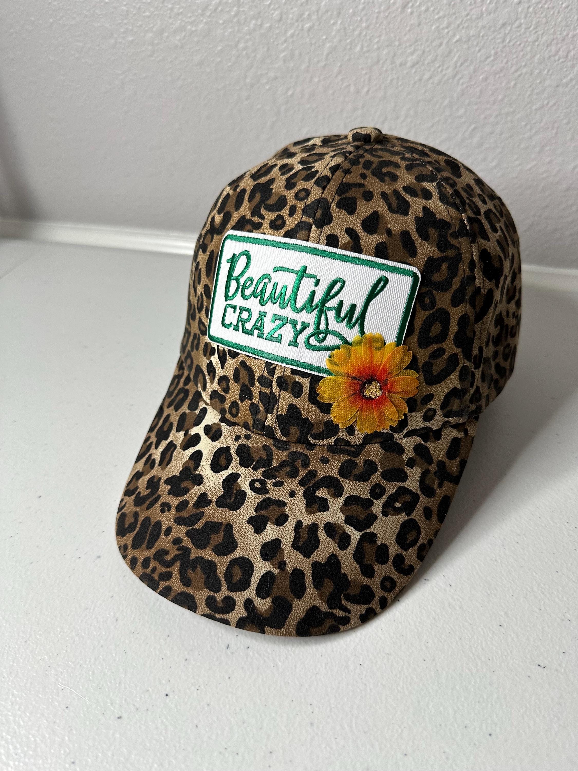 ★LECYTO★ Leopard Trail TShirtKhaki MAISON KITSUNÉ Chillax Fox Patch Regular T-Shirt in Yellow | SVD