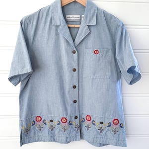 Vintage Embroidered Denim Button Up Blouse, Size Large, Bloomcore, Cottagecore, Grandmacore