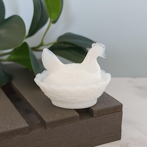Miniature White Milk Glass Hen on Nest Salt Cellar, Westmoreland