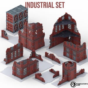 Può includere: Un set industriale di pezzi di terreno in miniatura con pareti di edifici in rovina rosse, una scaffalatura in metallo grigio con serbatoi cilindrici rossi e piattaforme a pavimento grigio scuro. Testo visibile: INDUSTRIAL SET e FABRICATOR'S LAIR.