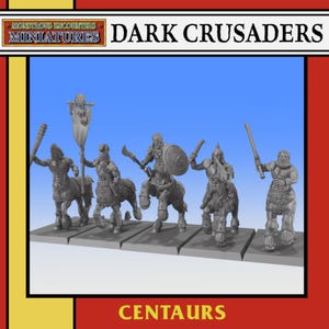 Op de afbeelding: Een set van vijf grijze, onbeschilderde centaur-miniaturen uit de Monstrous Encounters Miniatures Dark Crusaders-collectie. Elk figuur heeft een menselijk bovenlichaam op een paardenlichaam, gewapend met een knots, banier, bijl en zwaard.