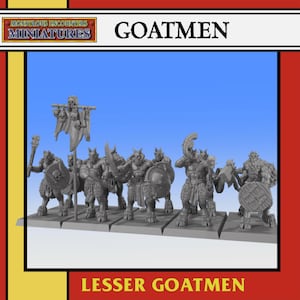 Può includere: Una collezione di miniature di Goatmen grigi, ognuna con armature e armi uniche. Alcune figure tengono scudi, mentre altre brandiscono armi come mazze e spade. Lo striscione recita "Monstrous Encounters Miniatures" e "Goatmen" e "Lesser Goatmen".