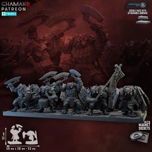 Può includere: Un set di miniature di guerrieri simili a ratti su una base rettangolare, dotati di varie armi, scudi e un tamburo. Le figure misurano 53 mm in altezza e 50 mm in larghezza. Include etichette per alloggiamenti magnetici e compatibilità.